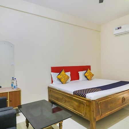 Hotel Spot On 68151 Prafulla Palace Jatani Exterior foto
