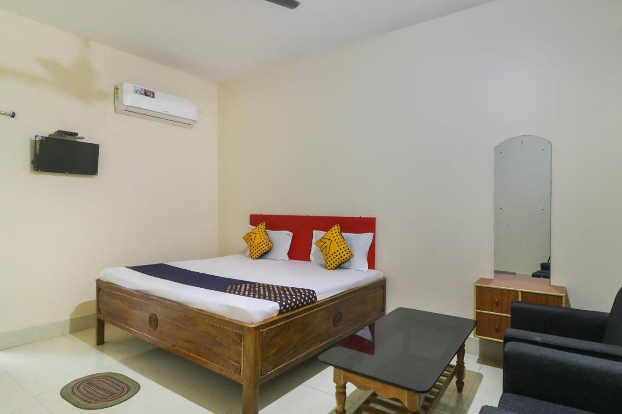 Hotel Spot On 68151 Prafulla Palace Jatani Exterior foto