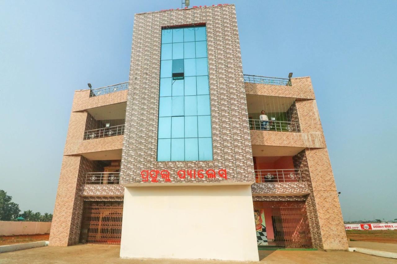 Hotel Spot On 68151 Prafulla Palace Jatani Exterior foto