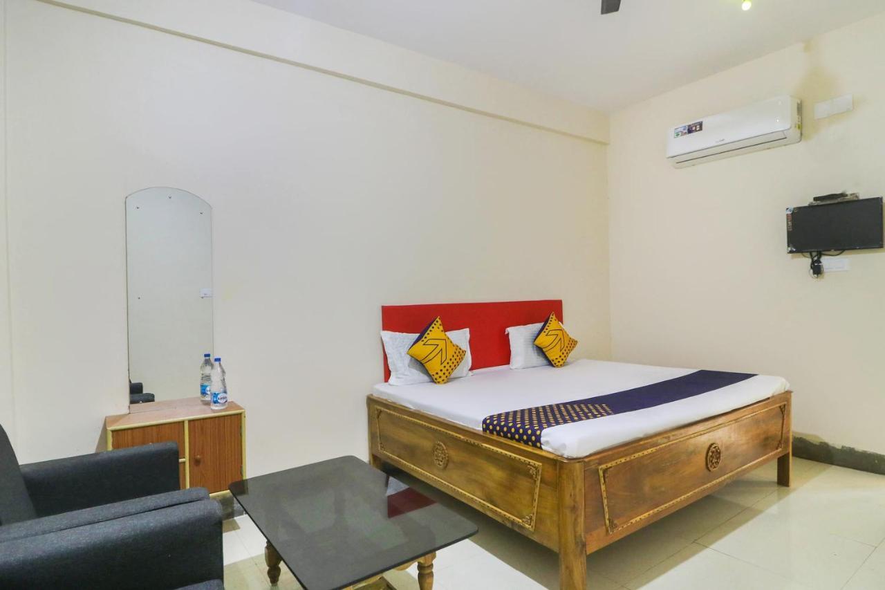 Hotel Spot On 68151 Prafulla Palace Jatani Exterior foto