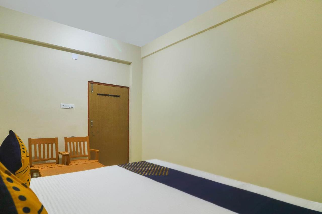 Hotel Spot On 68151 Prafulla Palace Jatani Exterior foto