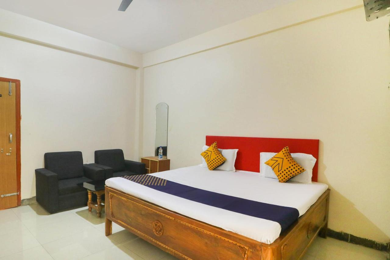 Hotel Spot On 68151 Prafulla Palace Jatani Exterior foto