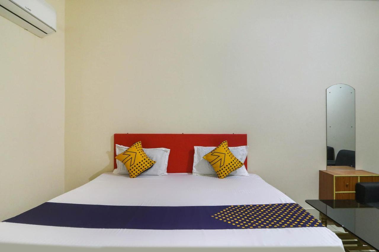 Hotel Spot On 68151 Prafulla Palace Jatani Exterior foto